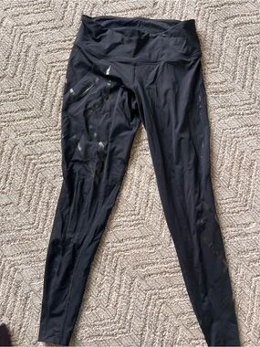2XU Black Performance Leggings with Subtle Logo Print